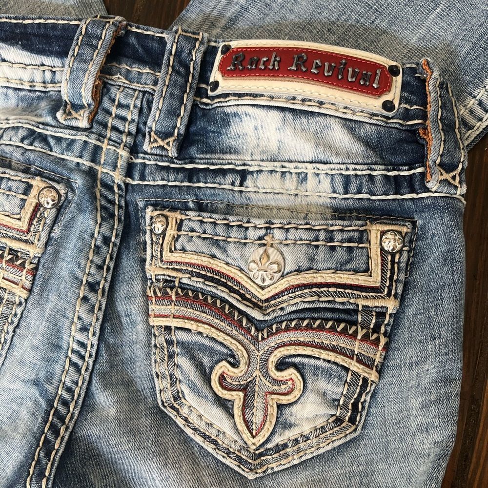 Light Wash Women's Bootcut Jeans - Casual Everyday Style - Picture 10 of 16
